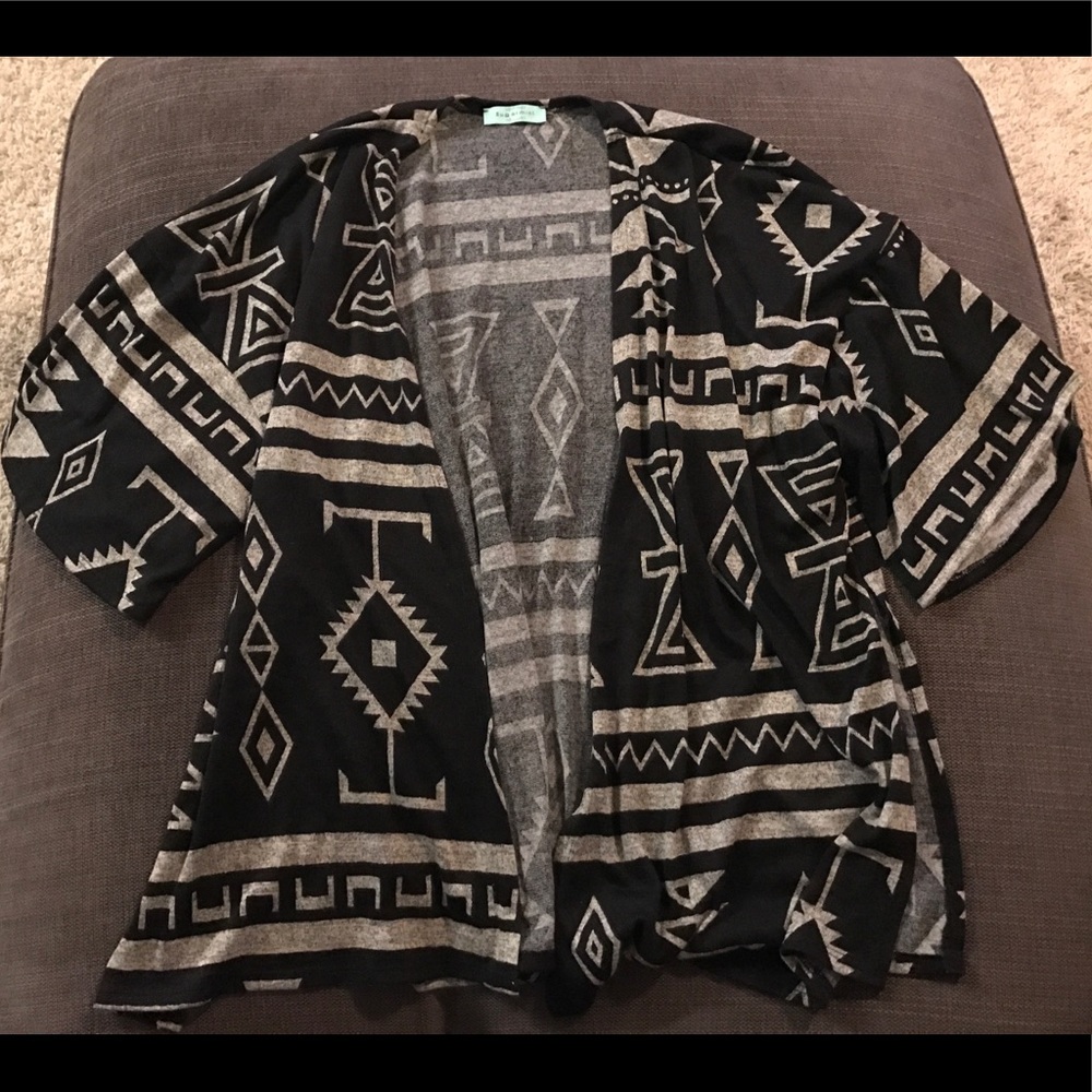 Short sleeve sweater wrap top MEDIUM